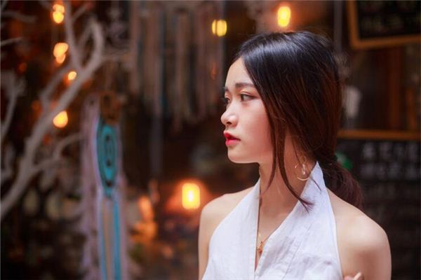 qq英文網名帶翻譯(qq英文網名帶翻譯里面有花)